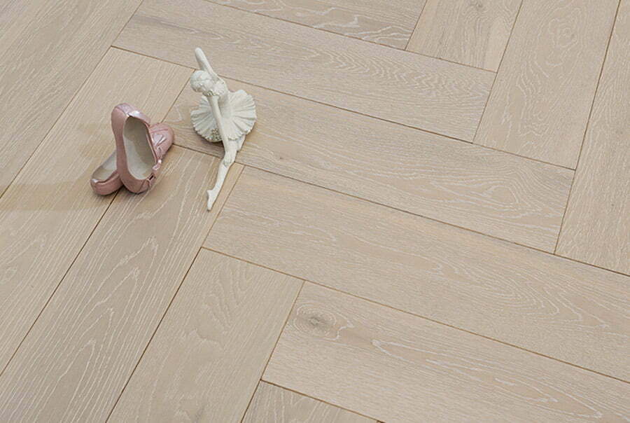 Lushwood Engineered Herringbone 14mm Click White Washed